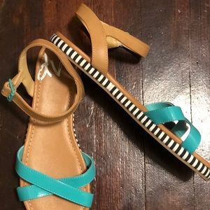 ❌SOLD ❌Low Platform Sandals